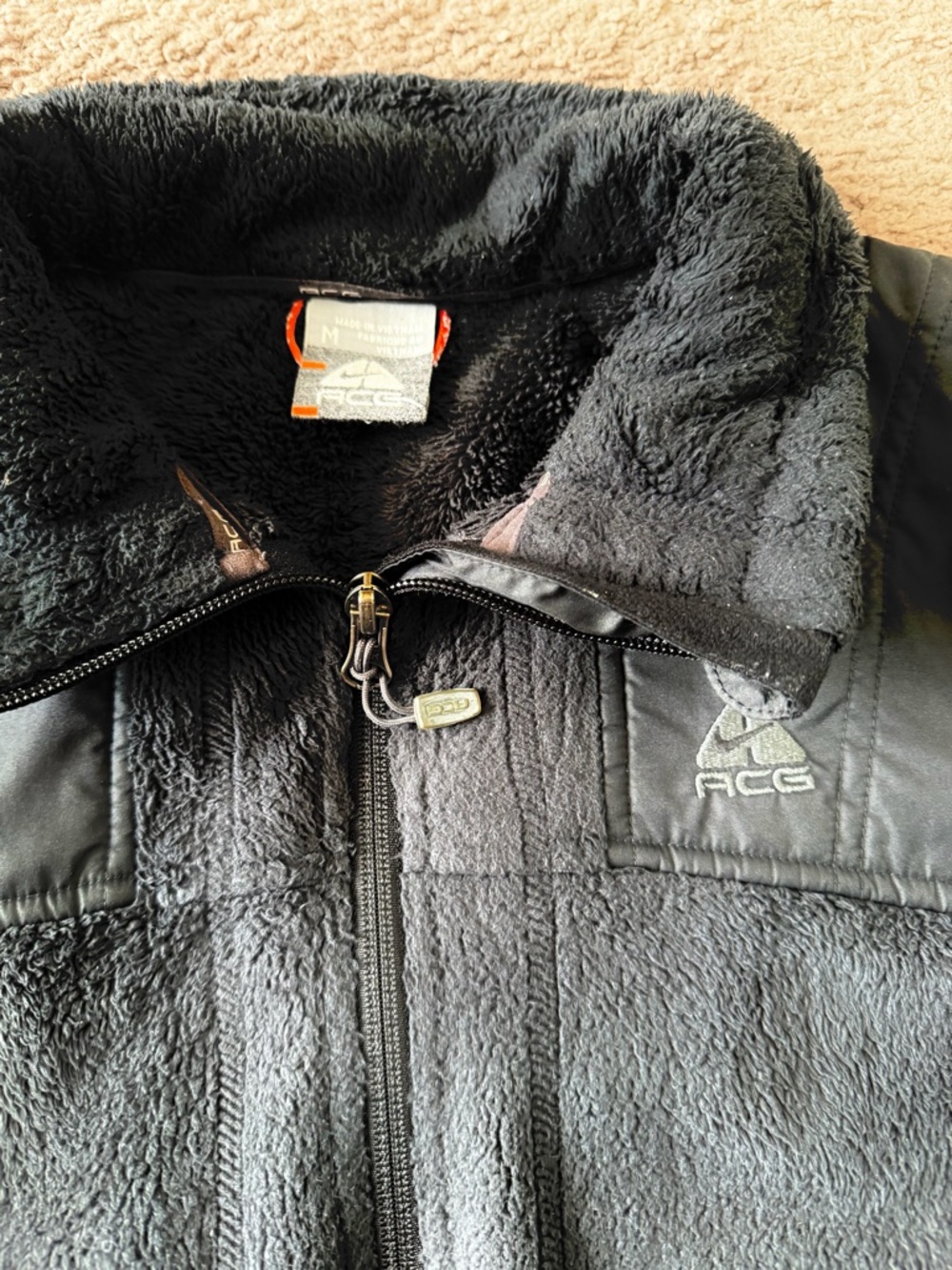 ACG Nike Black Men's Fleece Jacket with Reinforced Shoulders - Picture 2 of 4
